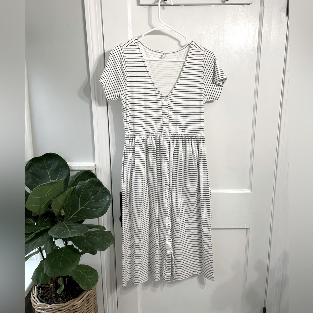 kate quinn White and Black Striped Short Sleeve Midi Dress